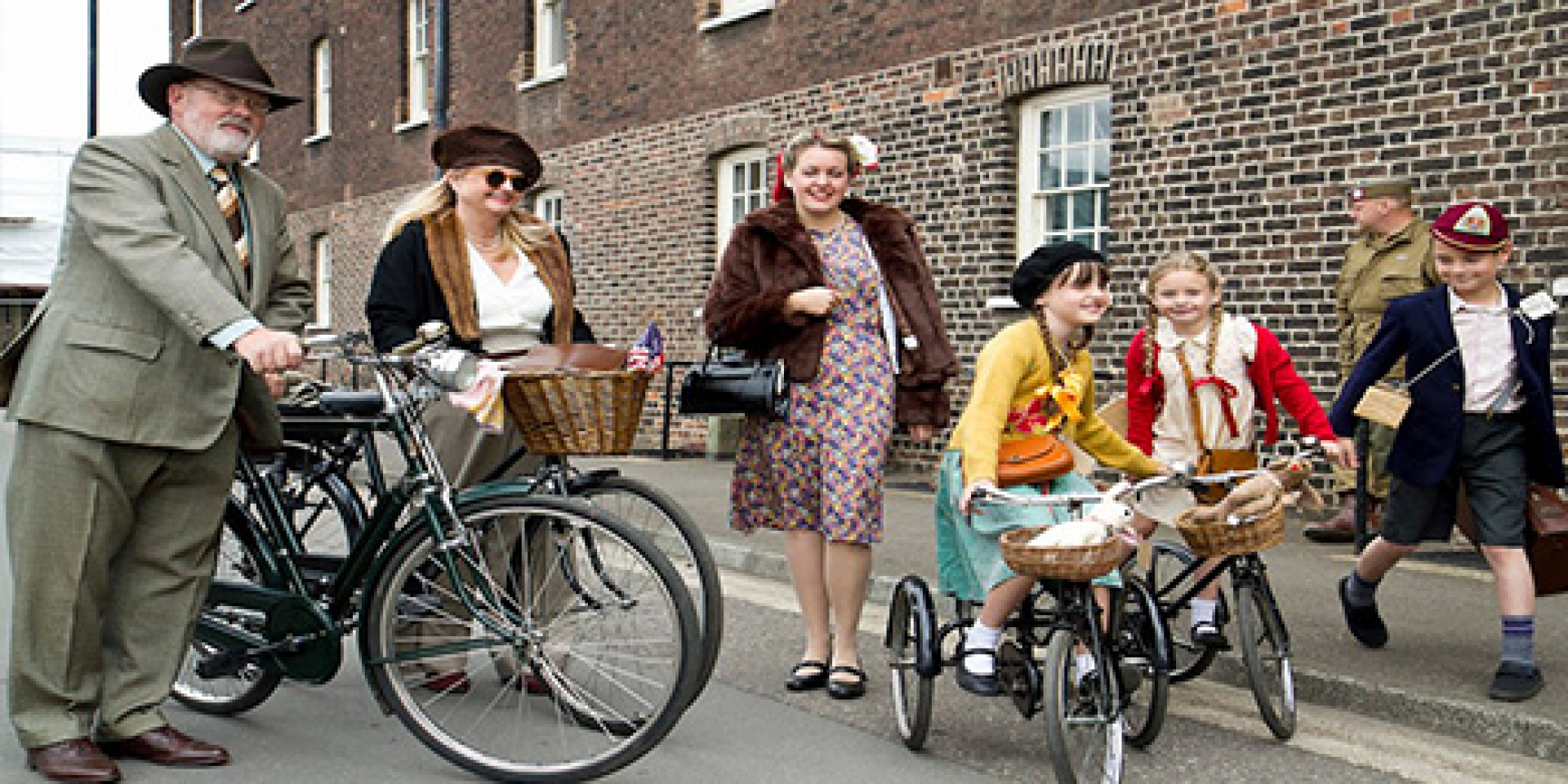Salute the 40's at Chatham Dockyards CANCELLED